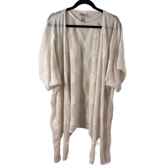 Knox Rose Sweaters - Knox Rose sheer cream kimono. Size S/M. Cute flower pattern. Off-white.